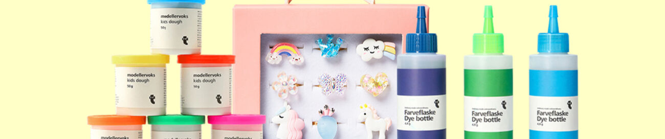 arts and craft supplies of clay, dough and color dyes